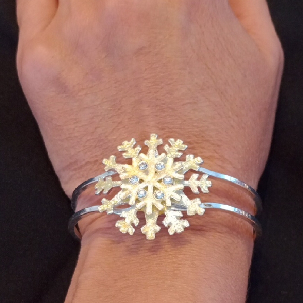 Elegant Silver Snowflake Bracelet